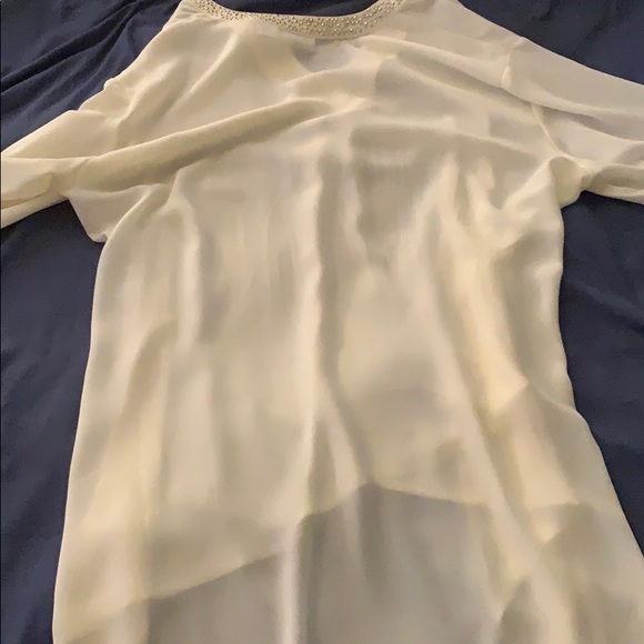 White shirt with beads mid V-neck with beige top - Picture 5 of 8